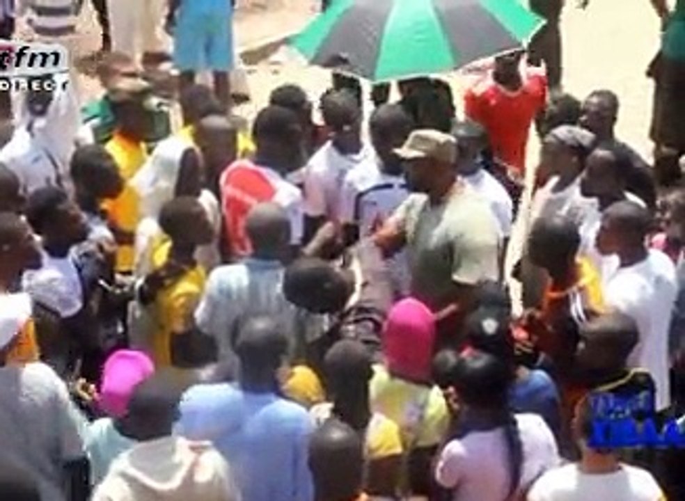 Vidéo:Saint Louis Cris de colére des habitants de  "Guet Ndar" contre" la démolition des  mosquées