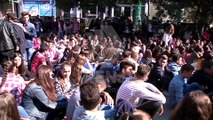 Transporti pa zgjidhje, nxënësit në Tetovë vazhdojnë protestat