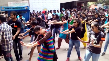 Chandigarh University Girls HOT DANCE on Kala Chasma
