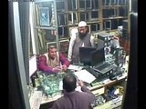 THIEF CAUGHT ON CCTV CAMERA IN INDIA.