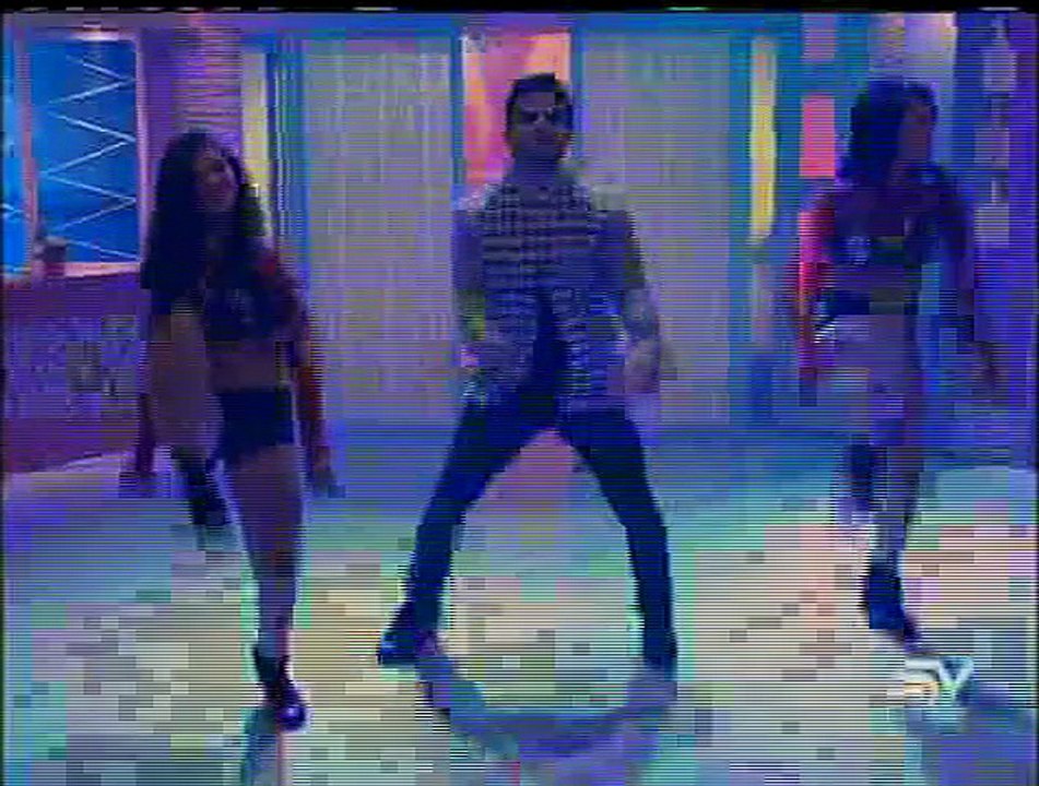 El sexy baile de Efraín Ruales en 'En Contacto'