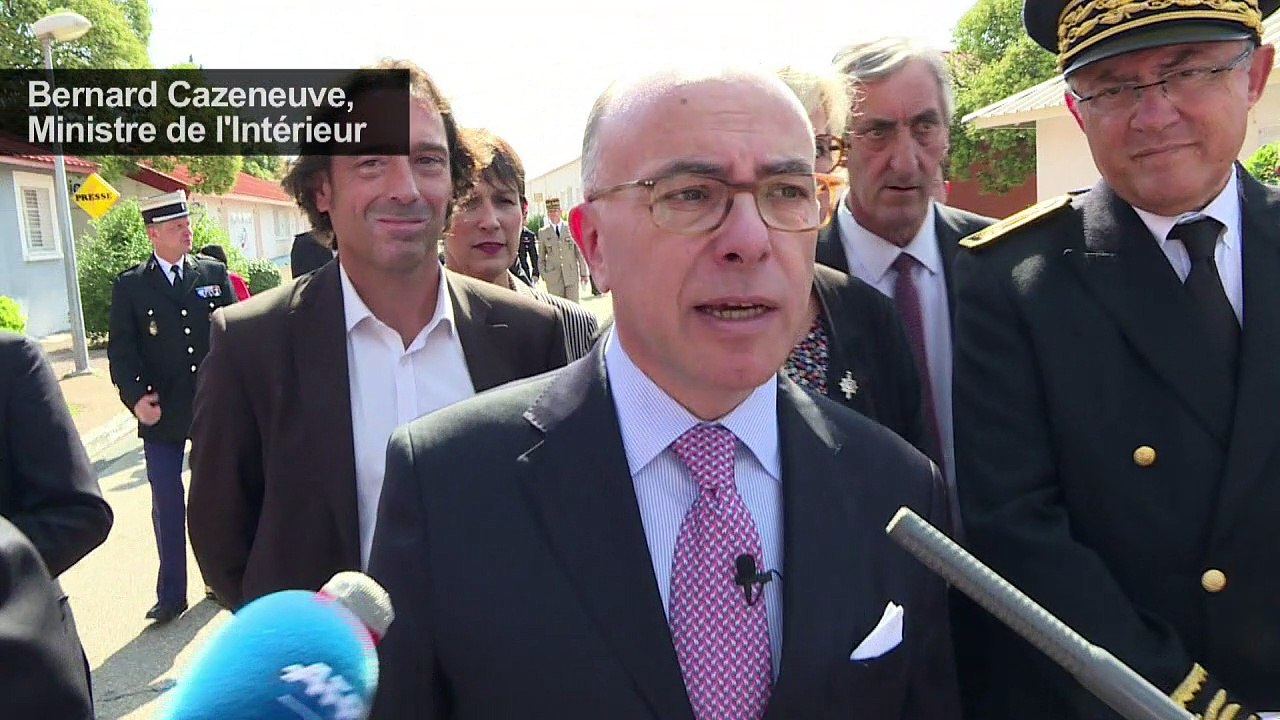 Migrants:arrêter la stratégie d'un "bobard par jour" (Cazeneuve)
