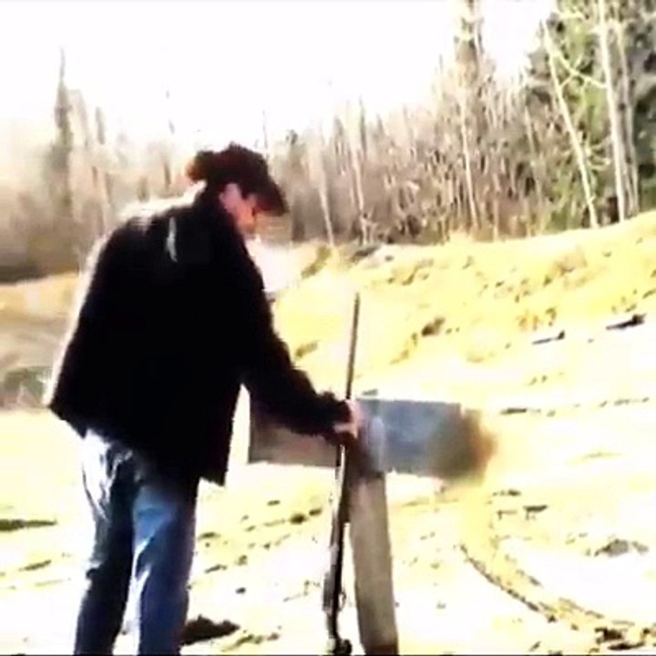 خطورة اللعب مع السلاح