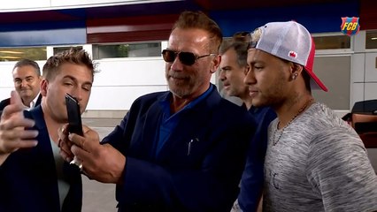 Encontro de astros: Schwarzenegger visita o Barcelona e tira selfie com Neymar