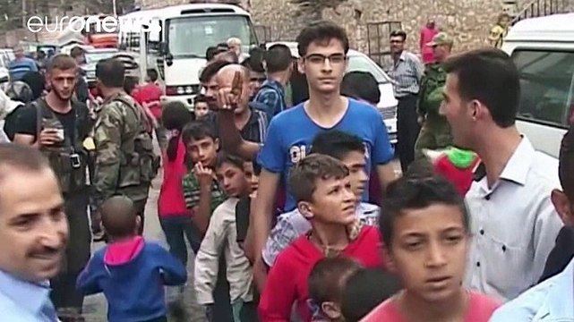 Rus ordusu Halep'in batısında yardım dağıttı