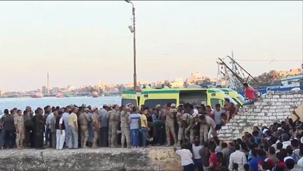 ارتفاع عدد غرقى قارب مصري بالمتوسط وفقدان المئات