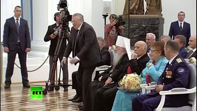 Жириновский получил орден от Путина со словами «Боже, царя храни»