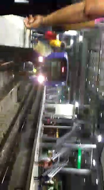 Confusão entre agentes da Supervia e vendedor ambulante na estação de trem Macaranã