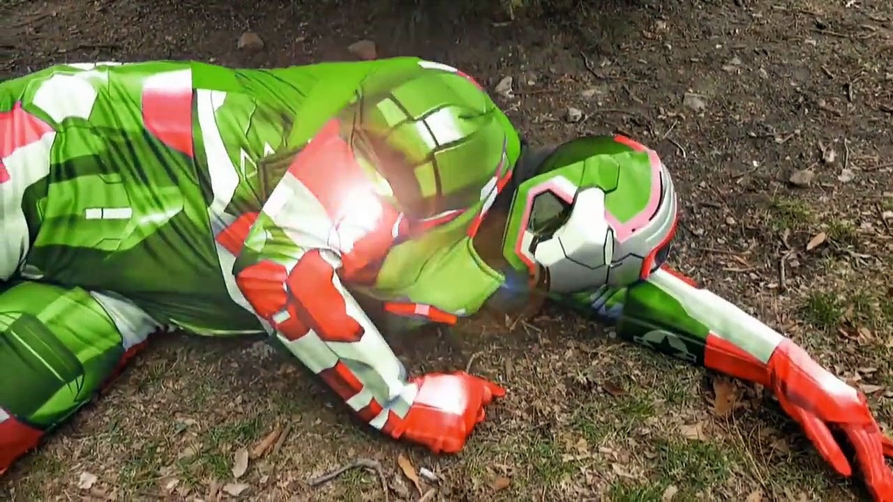 SUPER SPIDERMAN vs THE MASK IRL - Spider-man Diet Coke and Mentos Prank - Real Life-QdSlsxaEvqA part 7