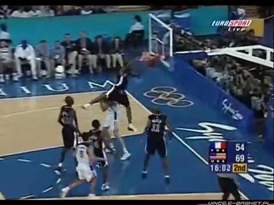 Il y a 16 ans, Vince Carter réalisait son dunk mythique sur Fred Weis !