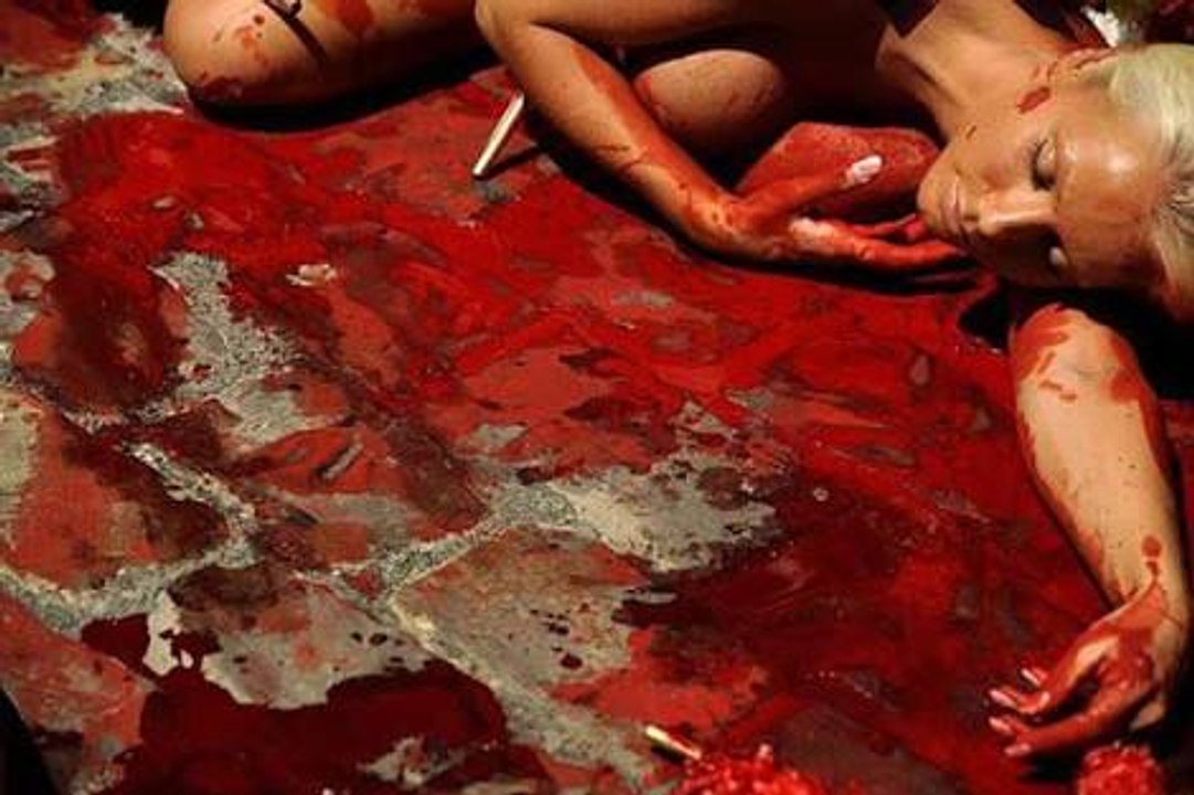 Two Bull s Fighting injured a man . very dangerous video 2016