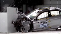 2014 Mercedes-Benz E-Class 4-door sedan small overlap IIHS crash test