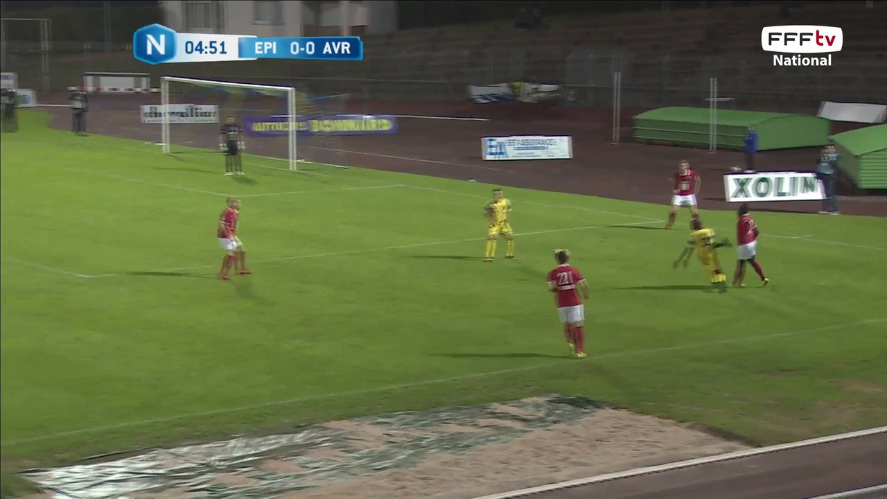 Grosse frappe de Marques à l'entrée de la surface, au dessus des cages