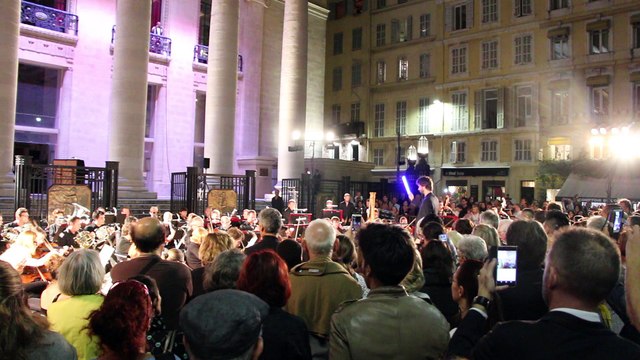 L'orchestre philharmonique de Marseille joue The Imperial March (Star Wars) de John Williams
