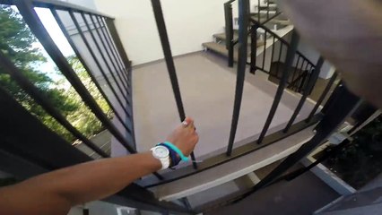 Yüksek binadan havuza atlamak!