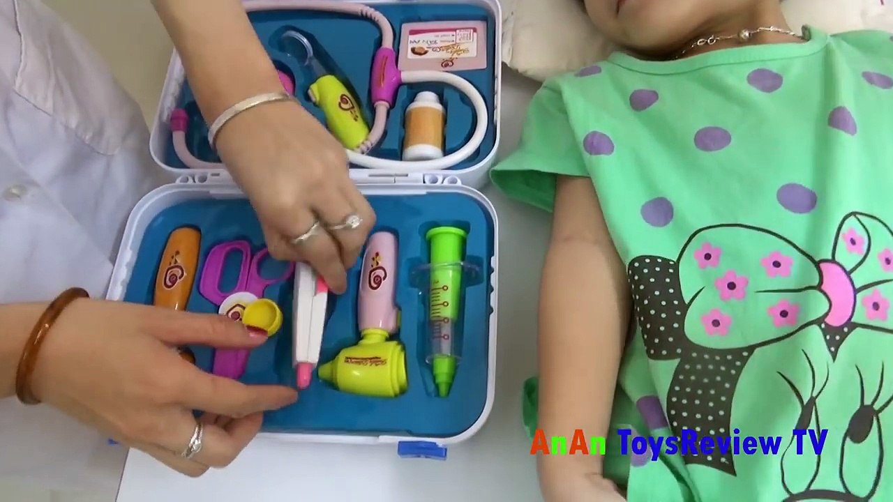 Đồ chơi bác sĩ cho bé - Bé tập làm bác sĩ - Doctors infant toys - baby training to be a doctor