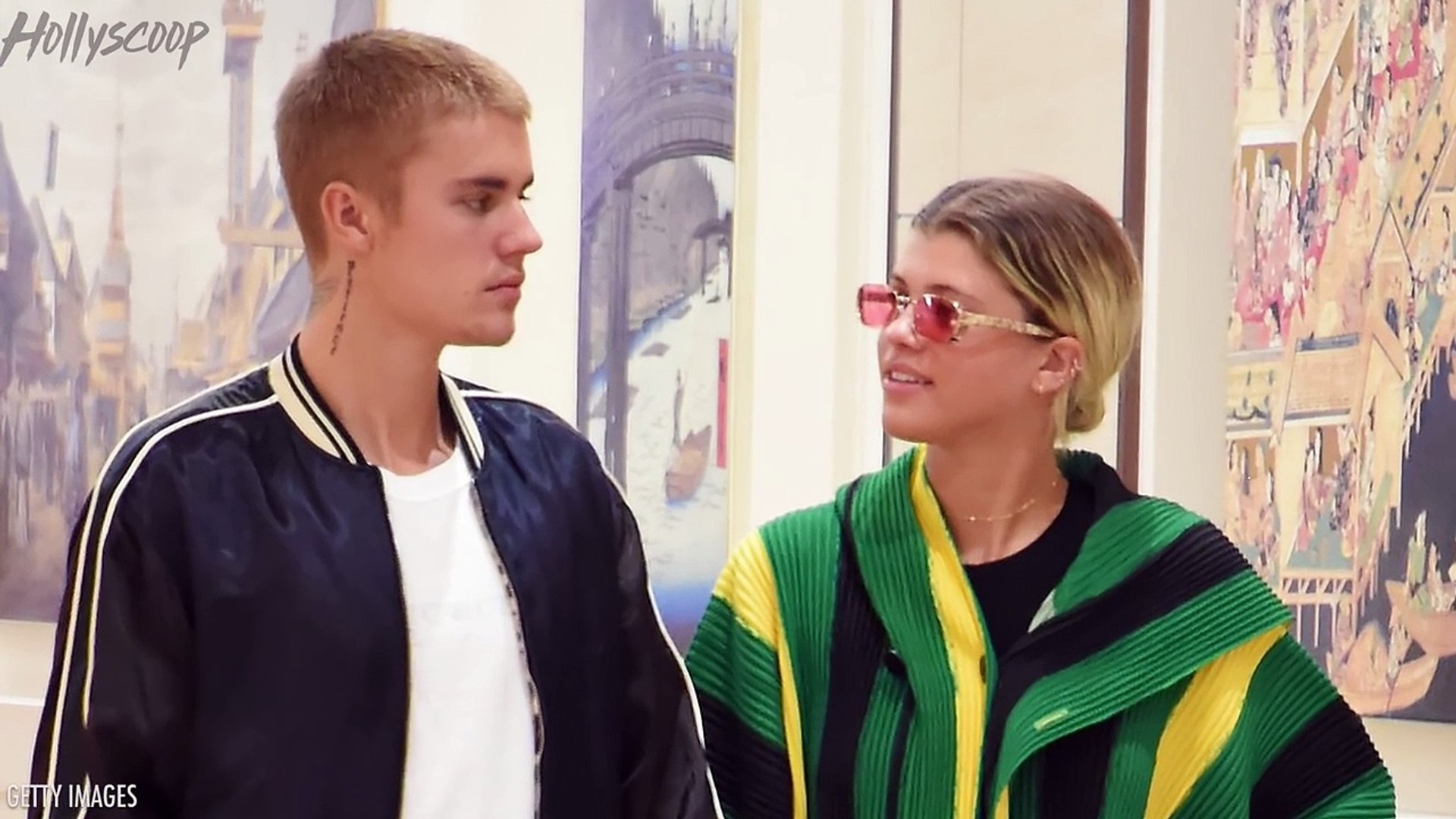 ⁣Sofia Richie Shows Justin Bieber What He's Missing