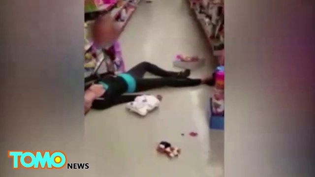 Mom overdoses on heroin in dollar store as crying 2-year-old daughter tries desperately to revive her