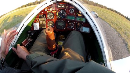 Un avion vole avec 2 minis réacteurs de 20cm !
