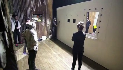 Ces personnes n'étaient pas loin de faire une crise cardiaque face à ce miroir truqué. C'est vraiment terrifiant !