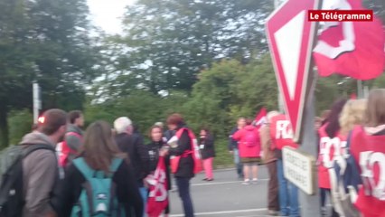 Université PS à Brest. FO manifeste contre la loi travail