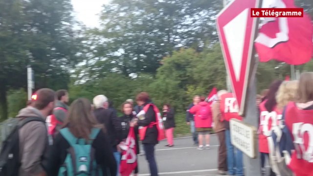 Université PS à Brest. FO manifeste contre la loi travail