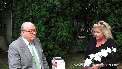 Un gros hostie de fachos avec une fausse info encore, mais quel TDC haineux