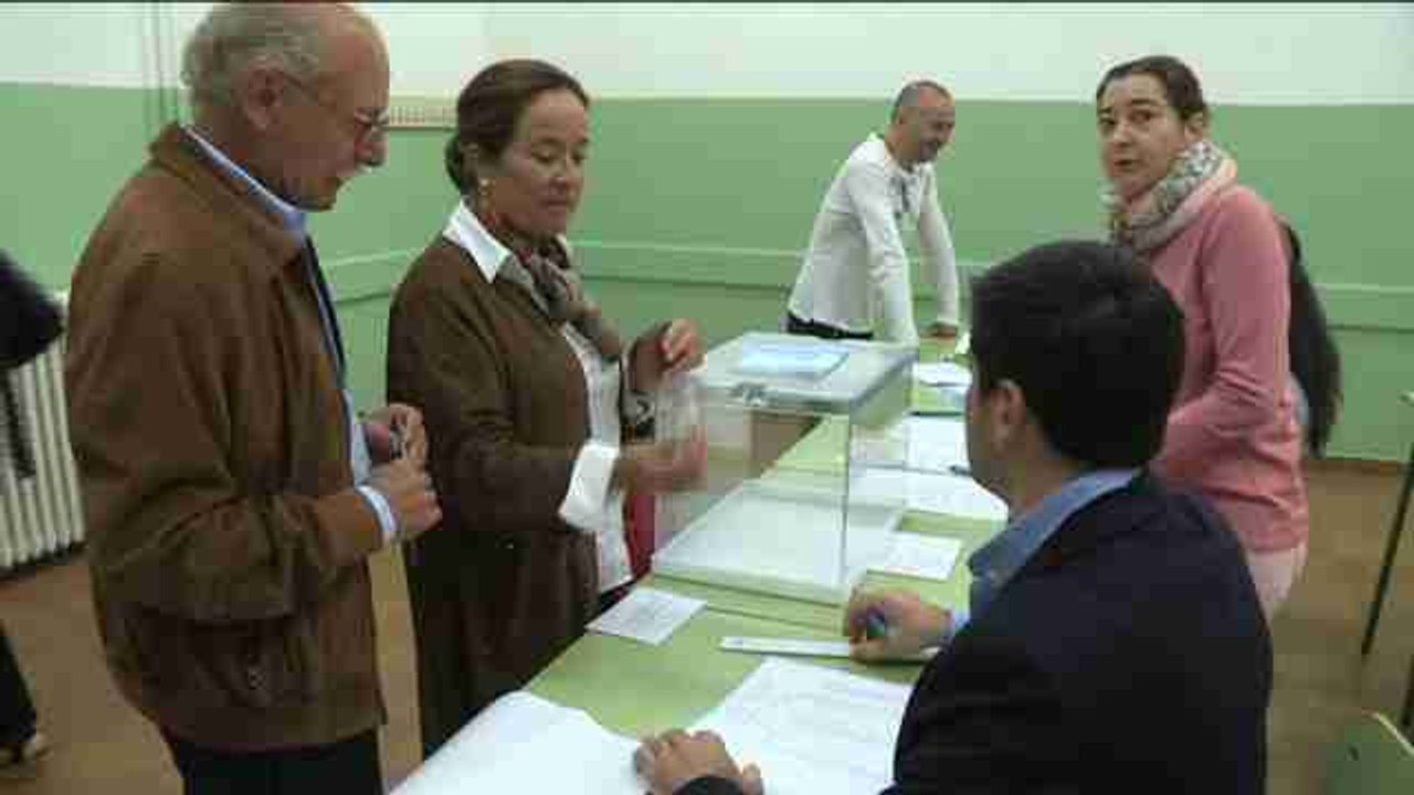 Gallegos y vascos comienzan a votar para las autonómicas