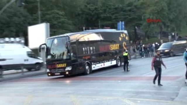 Galatasaray ve Beşiktaş Takım Otobüsleri Vodafone Arena'ya Ulaştılar...
