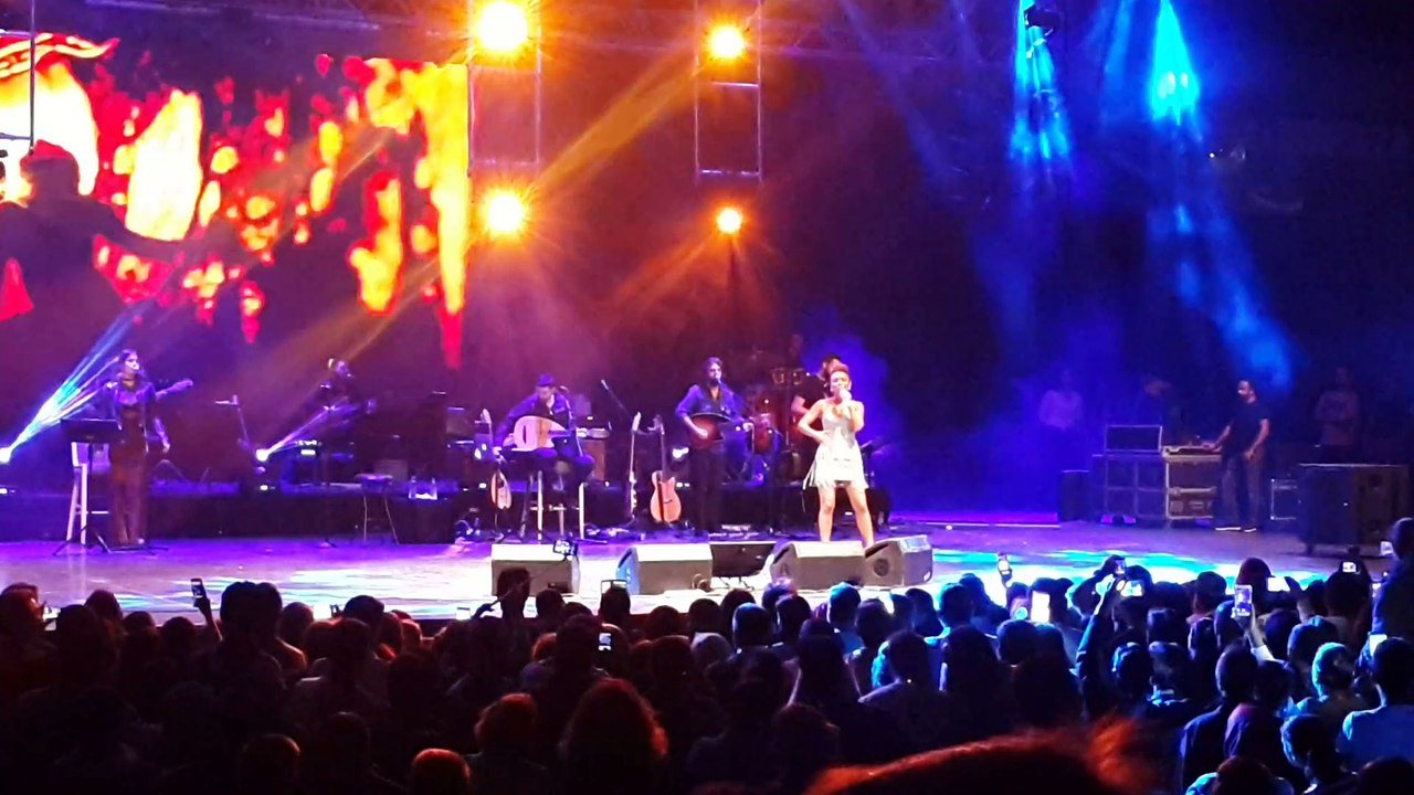 ZİNET SALİ Dağınık yatak