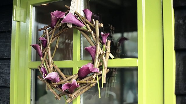 Christmas DIY: decorate your house, your dining table and yourself with flowers