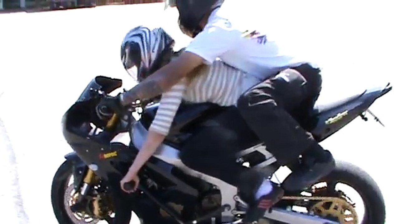 Kawasaki ZX 636 tandem stunt