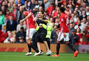 Zlatan Ibrahimovic Lookalike Joins Manchester United Celebrations vs Leicester C