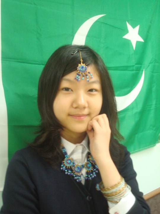 Korean singers singing Pakistani Mili Songs