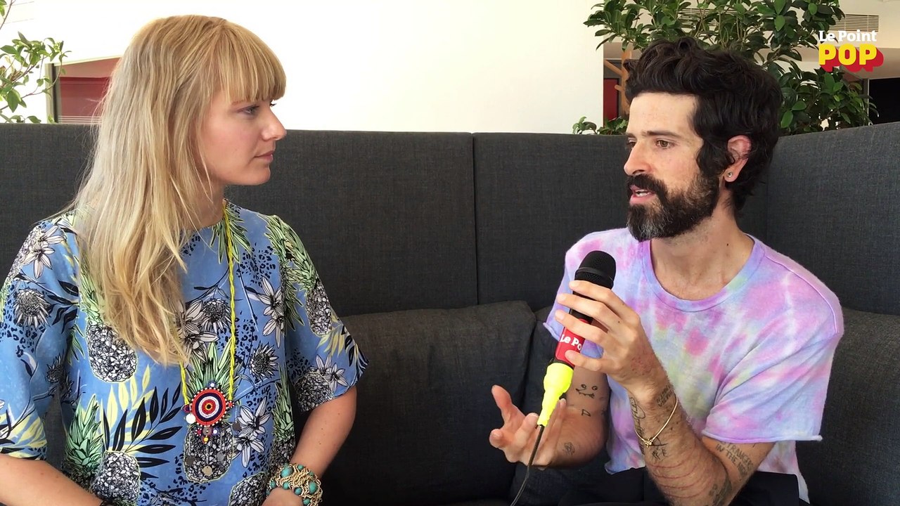 Devendra Banhart explique l'improbable titre de sa chanson "Theme for a taiwanese woman in lime green"