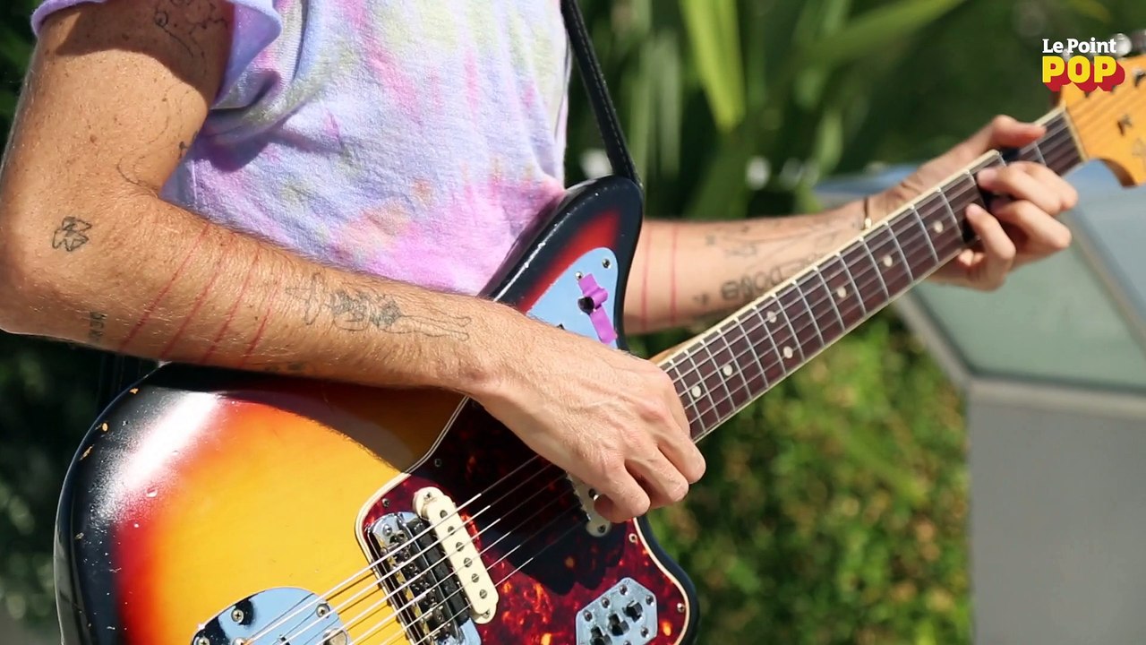 Devendra Banhart chante  « Theme for a taiwanese woman in lime green »