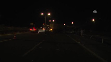 Suriyelileri Taşıyan Midibüs, Tırla Çarpıştı: 25 Yaralı