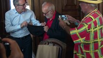 Yvan Mayeur offre son slip pour la réouverture du Musée du slip