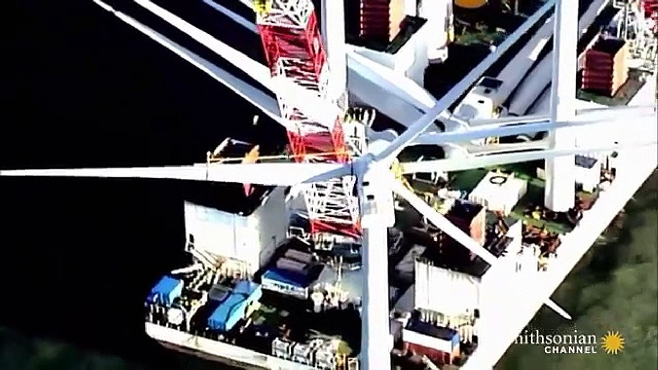 A 18,000-Ton Ship Suspended 33 Feet above the Sea