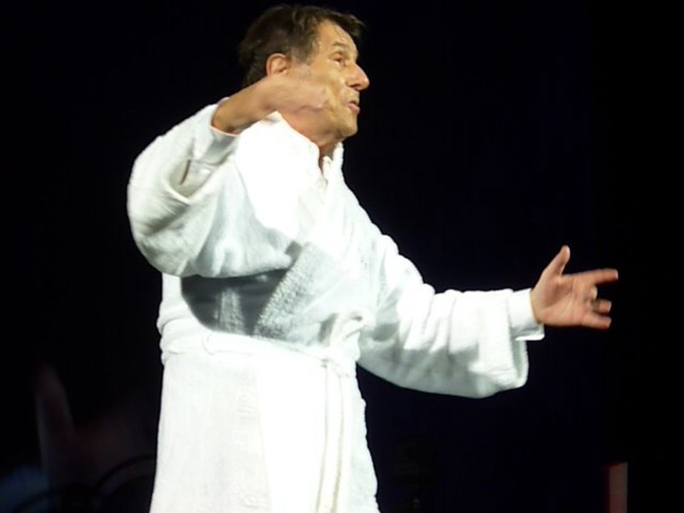 Udo Jürgens in Nürnberg, 26.02.2012: Bademantel-Finale