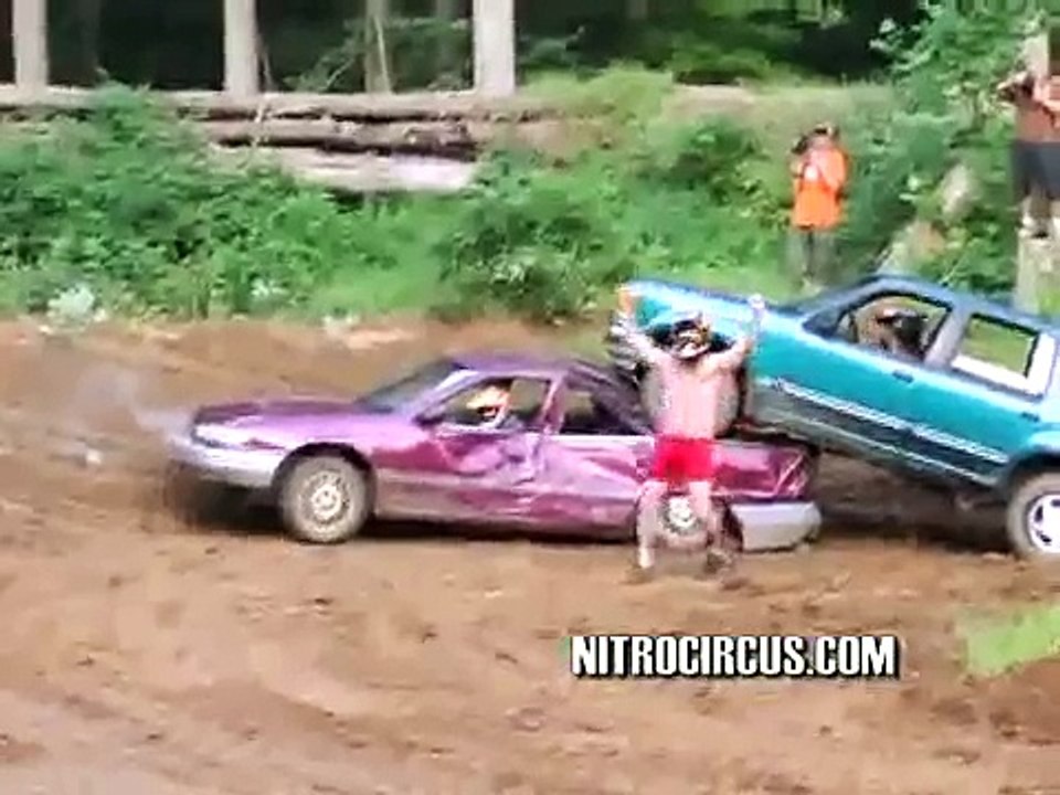 Travis Pastrana jumps Shifter Cart into Foam Pit