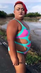 Le pire sosie de Rihanna.