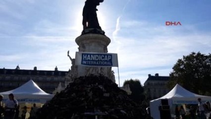 Paris?te Mayınlara Karşı Ayakkabı Piramidi