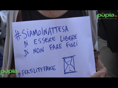 Napoli - ''Fertility fake'', il flash mob contro la campagna del ''Fertility day'' (24.09.16)