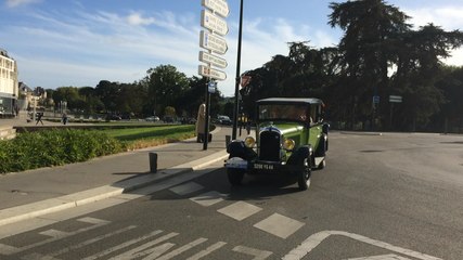 La traversée de Nantes en véhicules anciens