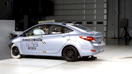 2013 Hyundai Accent small overlap IIHS crash test