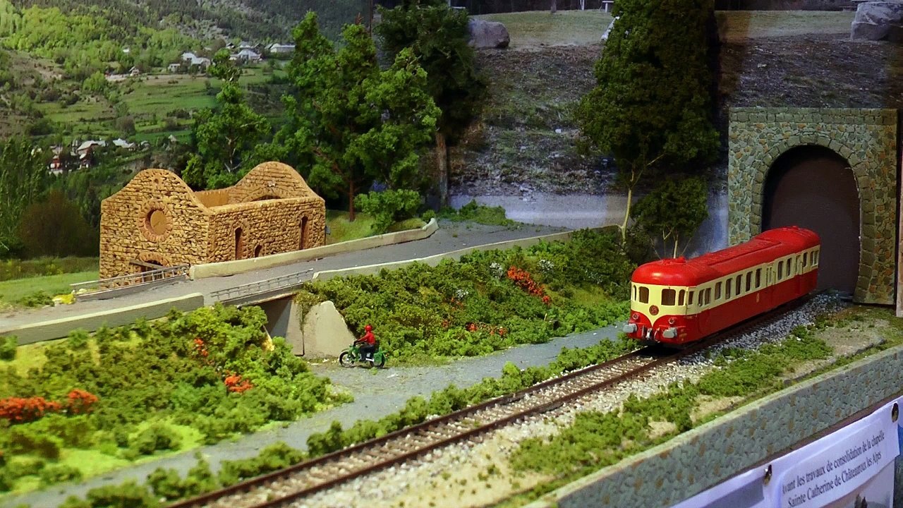 D!CI TV : De petits caissons en modélisme représentant les paysages haut-alpins