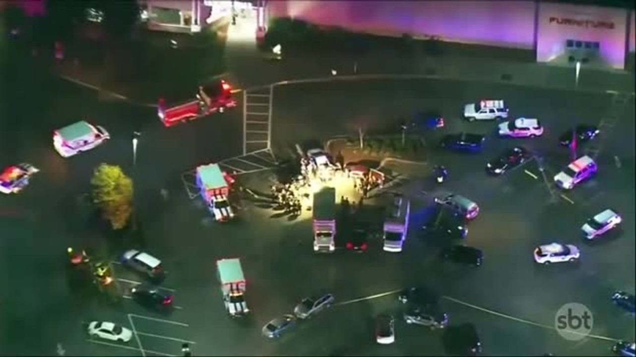 Homem armado com fuzil mata 5 pessoas em shopping nos Estados Unidos