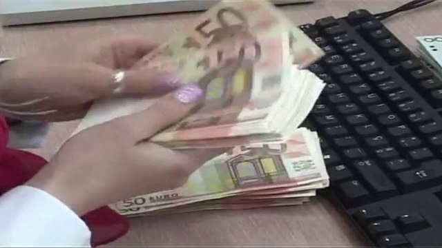 Report TV - Euro në nivelin më të ulët që nga viti 2009, pranë kuotës 135 lekë