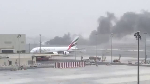 Dubai, rrëzohet avioni në zbritje e sipër - Top Channel Albania - News - Lajme